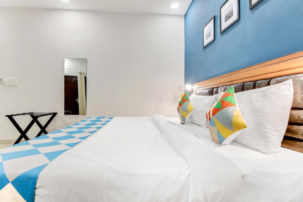 Oyo Home 64106 Comfortable Stay New Delhi Eksteriør bilde